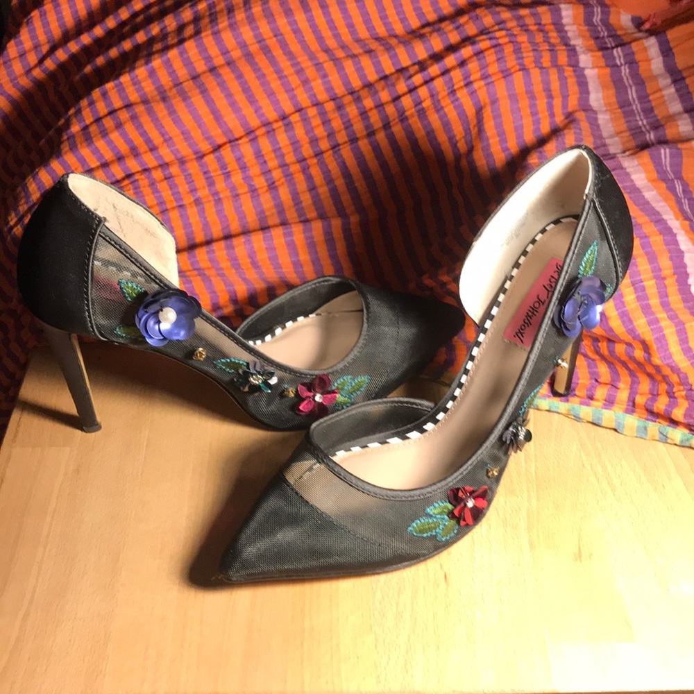 Betsey Johnson black floral beaded pumps